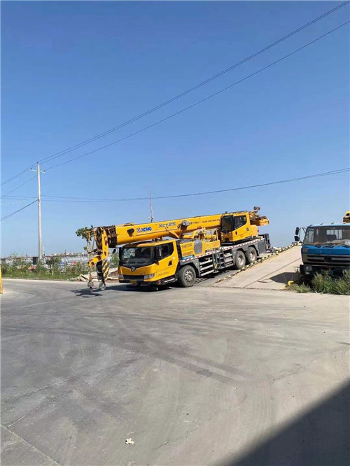 芒康县吊车作业时，可能会产生哪些额外收费项目？