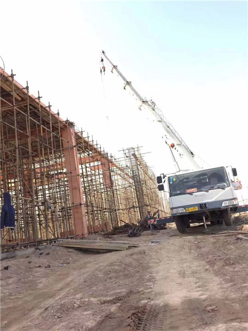 芒康县吊车作业的安全注意事项有哪些？