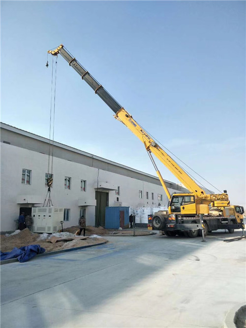 芒康县“超载就喊停”—— 吊车的 “重量保镖” 技术